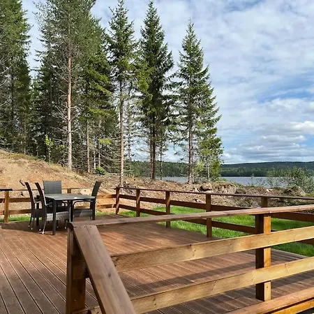 Water Front Scandinavian Forest View With No Neighbors Сasa de vacaciones